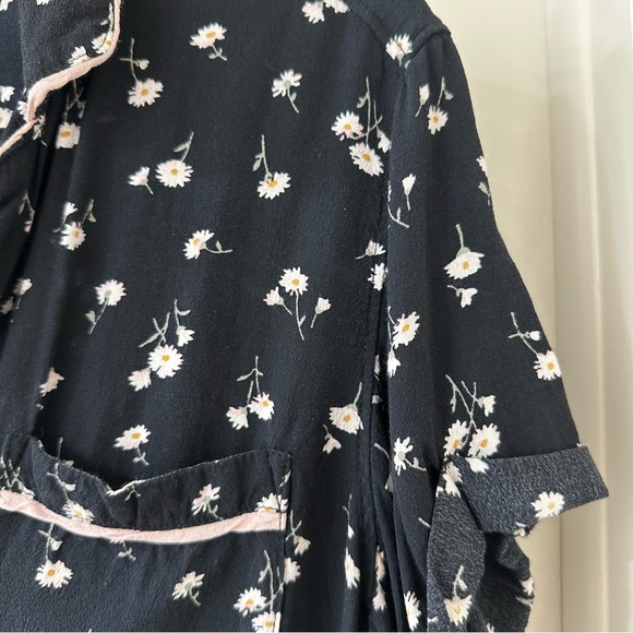 Abercrombie & Fitch Black Floral Button Down Blouse with Pockets, Size M - Picture 3 of 8